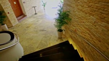 merdiven otel koridor ve Teras açmak için lobi 