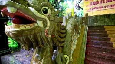 ejderha giriş adımları Budist tapınağı yakınındaki