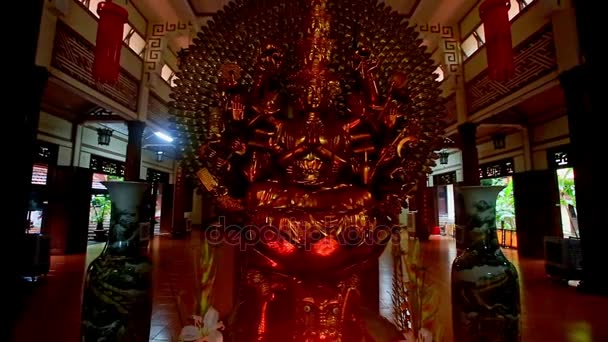 修道院の寺院で仏教の祭壇 — ストック動画