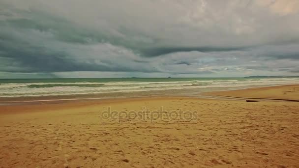 Praia de areia para grande oceano — Vídeo de Stock