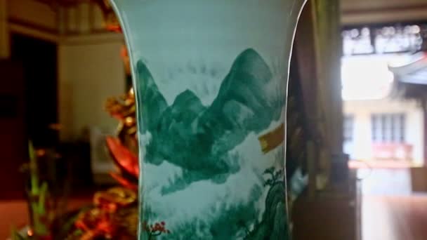 Jarrón chino decorativo con foto de la Gran Muralla — Vídeo de stock
