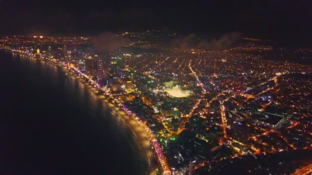 Nacht Stadt über Ozean Bucht — Stockvideo