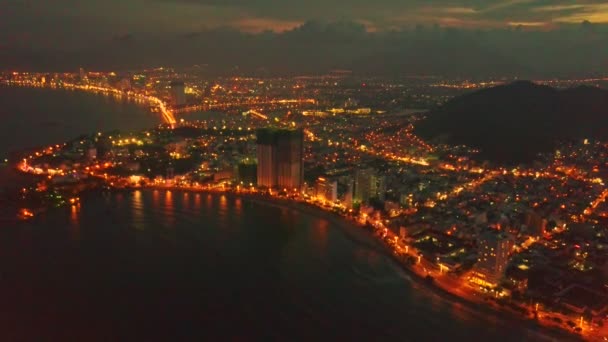 夜晚的城市跨越海洋海湾 — 图库视频影像