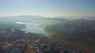  modern şehir arasında göl