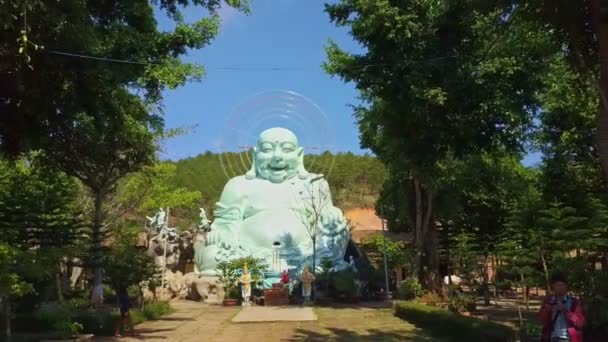 Nevető Buddha szobor nagy — Stock videók