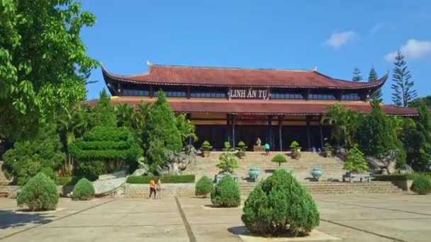 Famous religious temple Chua Linh An — Stock Video