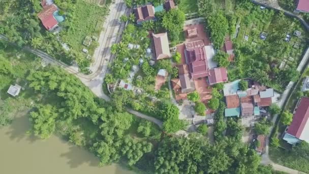 Vietnamca tapınak binaları ve park arasında karmaşık — Stok video