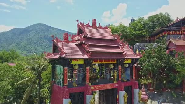 Boeddhistische tempel toegangshek — Stockvideo
