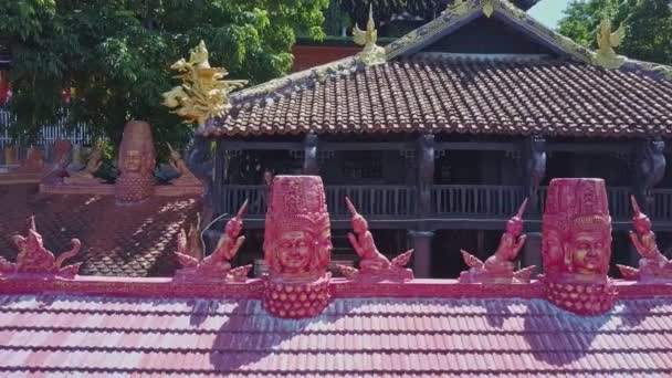 Ancient buddhist pagoda with red roof — Stock Video