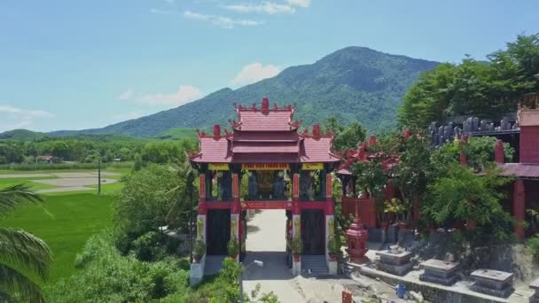 Budist tapınağı giriş kapısı — Stok video