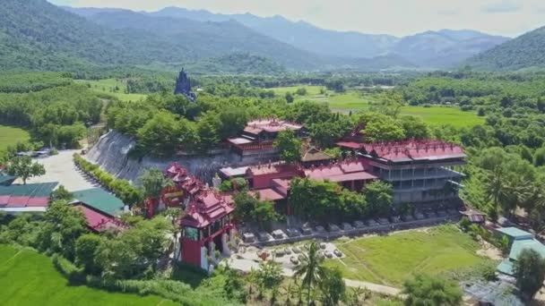 열 대 식물 중 복잡 한 불교 사원 — 비디오