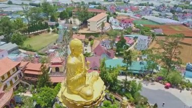 Cityscape karşı büyük Buda anıt
