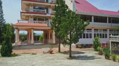 Gökyüzü karşı bitkiler arasında modern Katolik Kilisesi