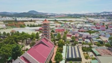 Modern kilise tarafından yol trafik ile