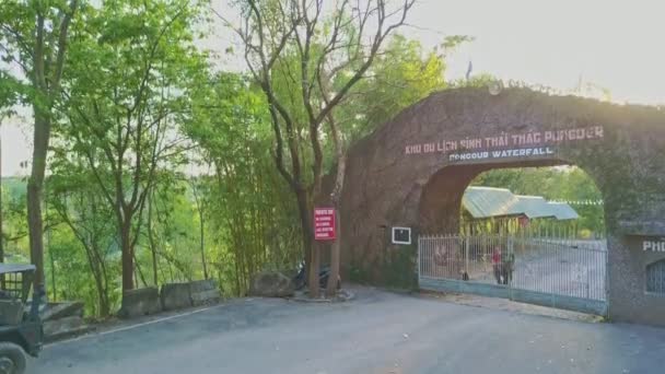 Entrada al Parque Nacional muestra paisaje — Vídeo de stock