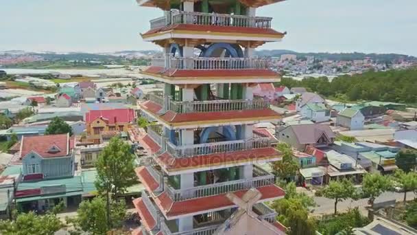 Modern kilise çan kulesine Asya tarzı — Stok video