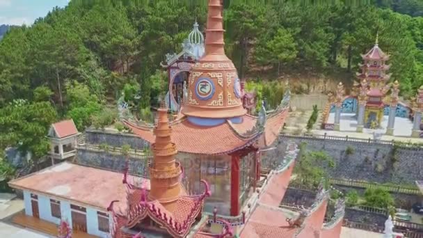 Buddhista templom gyalog kupola és a torony — Stock videók