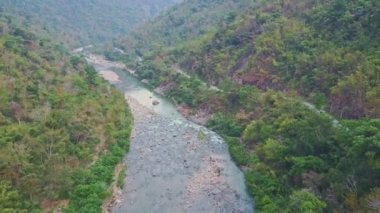 taş tropikal yayla orman nehirde