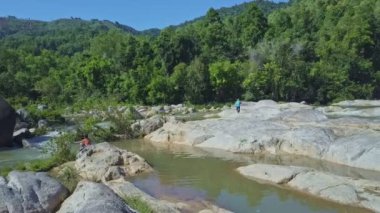 insanlar taş green river karşı