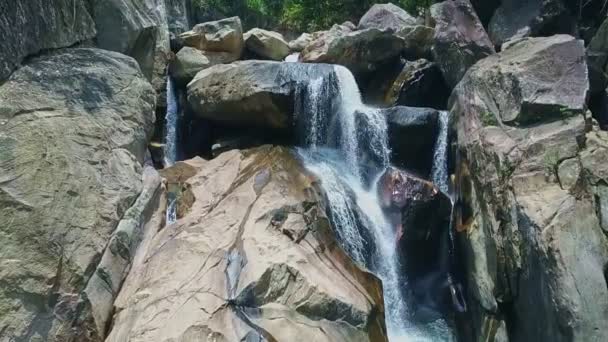 River waterfall cascades among huge rocks — Stock Video