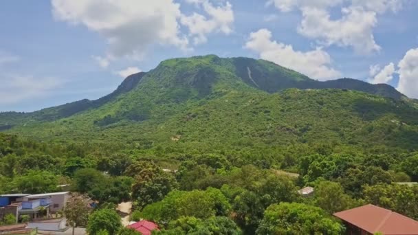 Ancien temple bouddhiste pagode dans les montagnes — Video