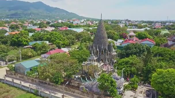 Ancient Buddhist temple in Vietnamese city — Stock Video