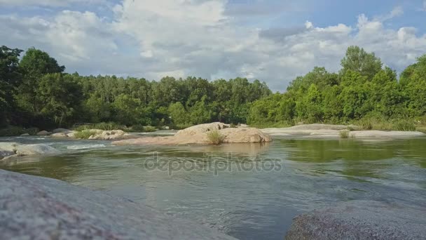 Dağ nehir suyu ile rapids cascade — Stok video