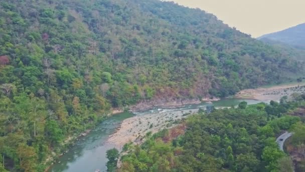 Stone river in tropical highland jungle — Stock Video