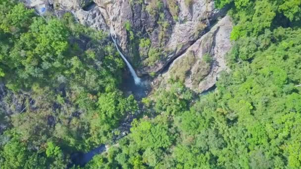 Cascata TaGu nella giungla degli altopiani tropicali — Video Stock
