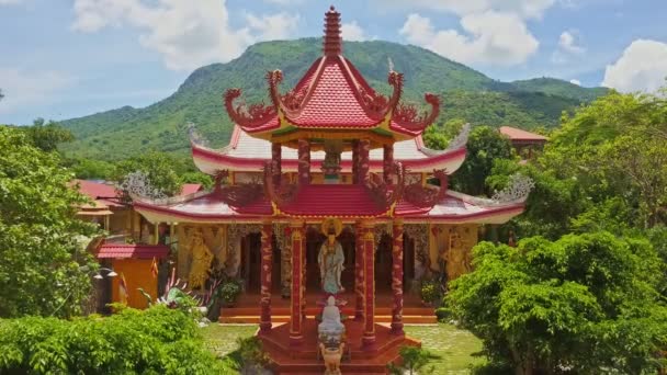 Starobylé pagoda buddhistický chrám v horách — Stock video