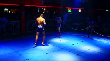 Tay boksörler ringe gece kulübü fight