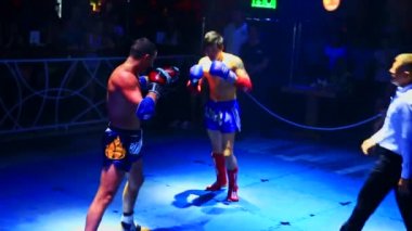 Tay boksörler ringe gece kulübü fight 
