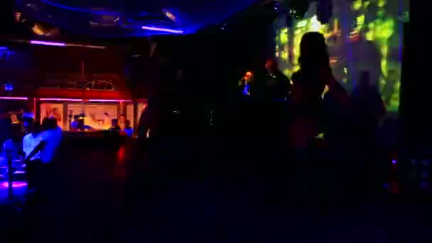 Girls dancing near Dj in nightclub — Stock Video