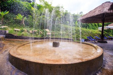 Yuvarlak taş Park jetleri çeşme