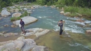 nehre atmak için adam net toplama