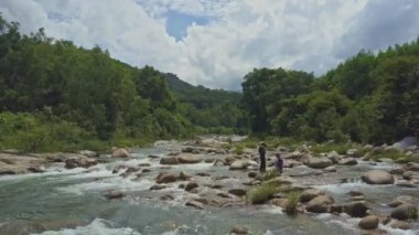 Nehirde durdurma balıkçılar