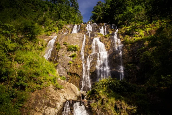 Pictorial High Waterfall Steep Rocks Tropical Jungle Sunlight Vietnamese Highland — Stock Photo, Image