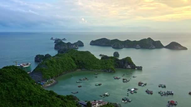 Touristic wonderful island in ocean bay — Stock Video