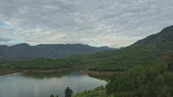 Lake between boundless green highland — Stock Video