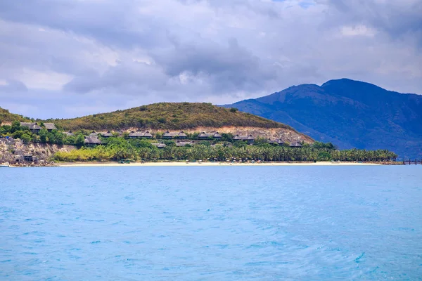 Vista del mar azul y las islas — Foto de Stock