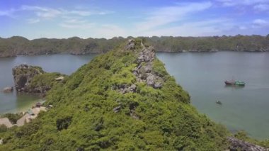 dağın tepesinde kızla