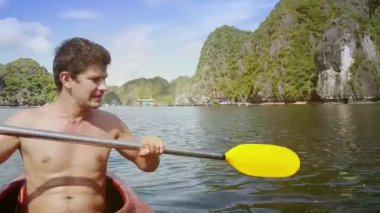 adam satır okyanus koyda kayık 