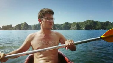 adam satır okyanus koyda kayık 