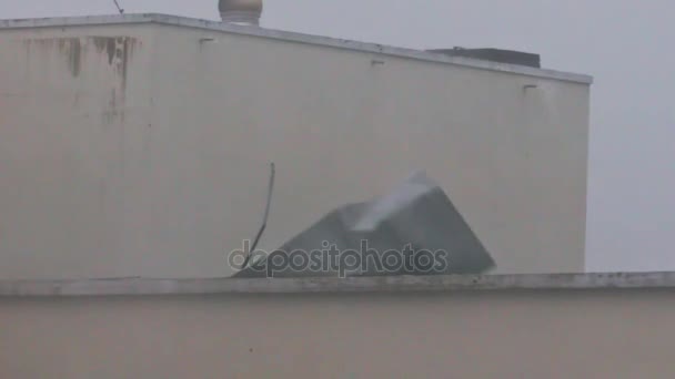 Forte Épaves Vent Couverture Toit Bâtiment Pendant Puissant Ouragan Damrey — Video