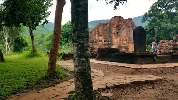 Hoi Vietnam Octubre 2017 Cámara Acerca Lentamente Las Ruinas Religiosas — Vídeo de stock