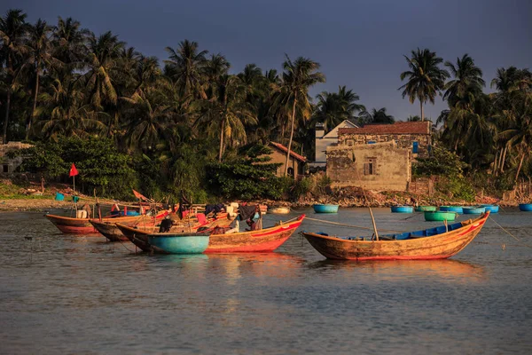 Mui Vietnam Março 2016 Diferentes Barcos Pesca Laranja Atracam Baía — Fotografia de Stock