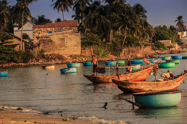 Mui Vietnam Marzo 2016 Vecchi Pescherecci Sulla Superficie Del Mare — Foto Stock