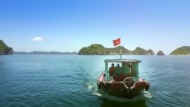 Vietnam Augusti 2017 Flycam Visar Turist Båt Med Par Fortkörning — Stockvideo