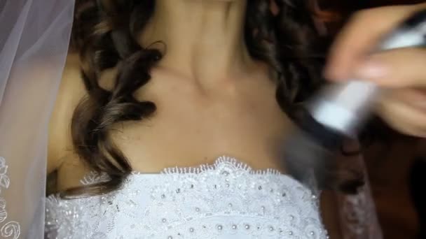 Closeup Yetenekli Makyaj Sanatçısı Düğün Kutlama Için Hazırlanıyor Gelin Işınlarından — Stok video