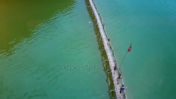 Long Och Vietnam Augusti 2017 Flycam Flyttar Över Turister Promenader — Stockvideo